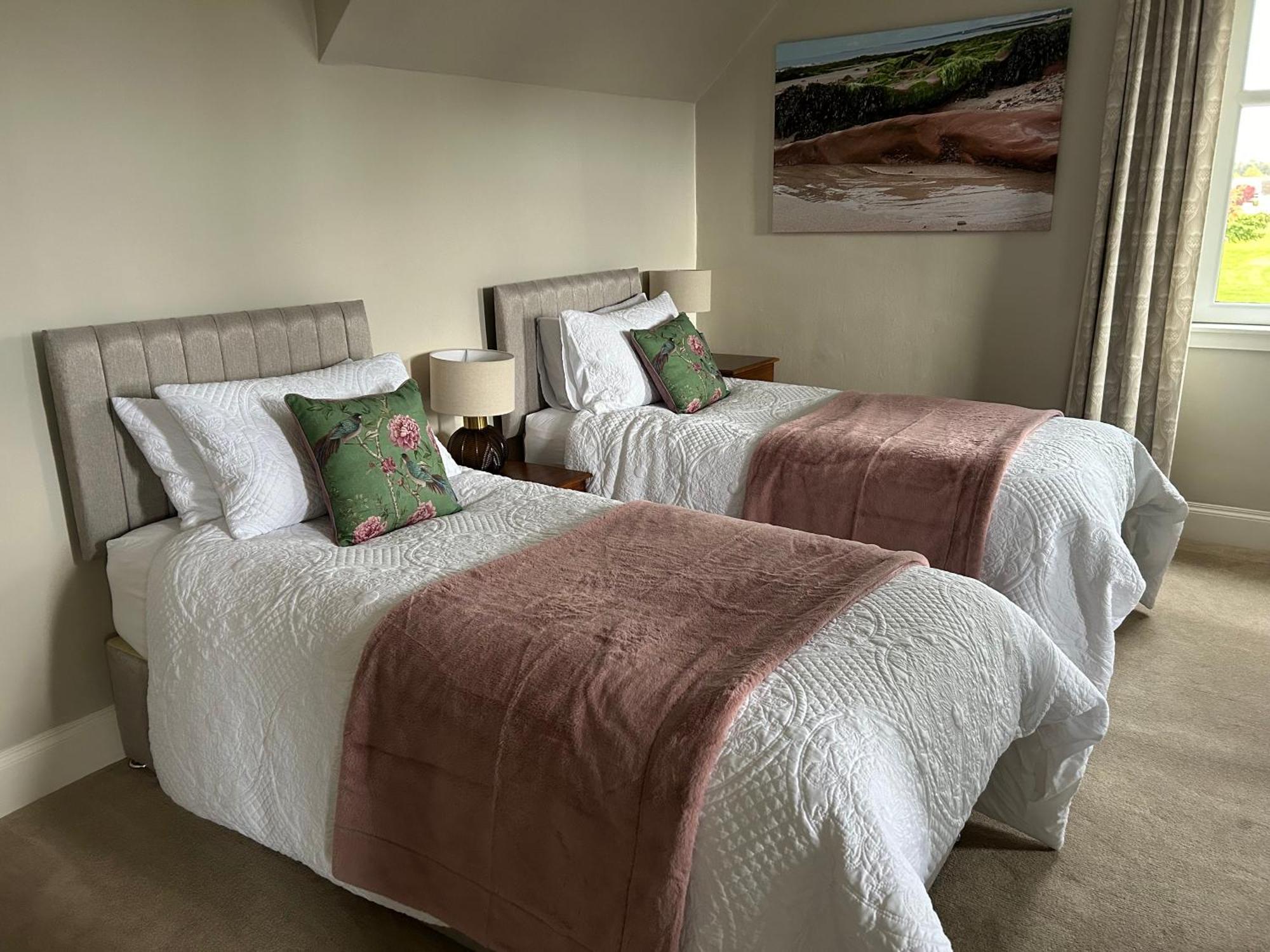 נאירן Glen Lyon Lodge Bed And Breakfast מראה חיצוני תמונה